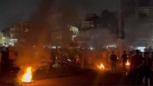 कई गाड़ियों में लगाई आग.(Photo: Rohit Singh/ITG)