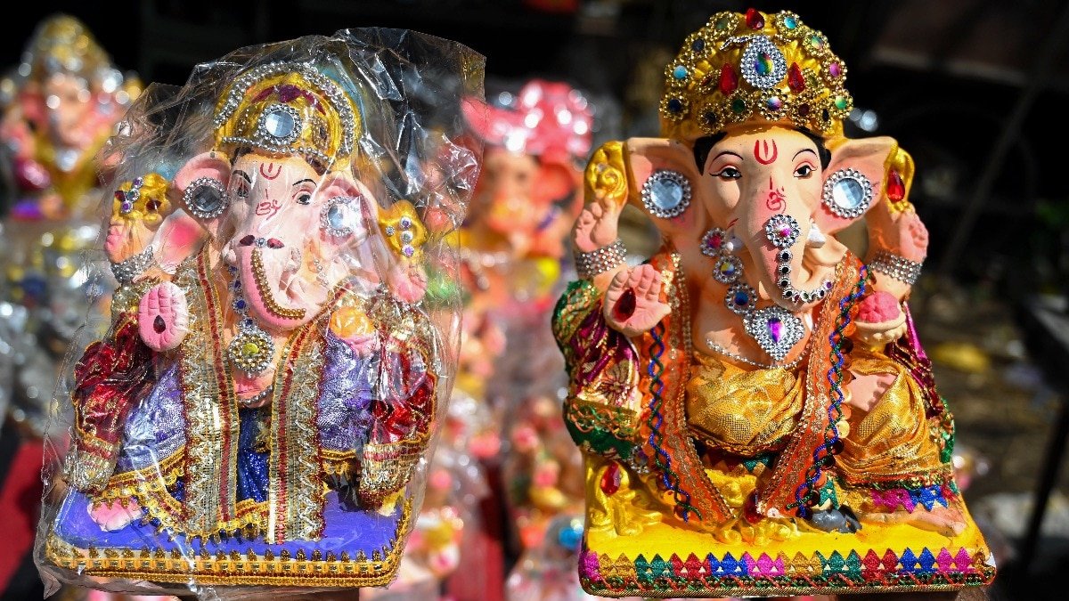 Ganesh Chaturthi 2025: इस रंग के गणपति घर में रखने से बढ़ती है धन-दौलत, गणेश चतुर्थी पर जरूर लाएं
