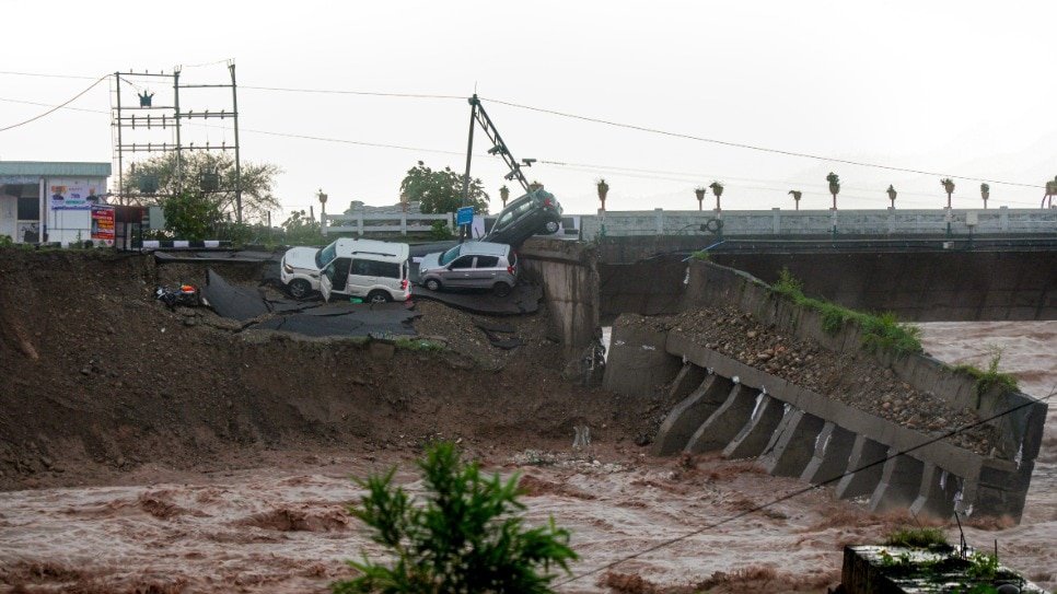 जम्मू-कश्मीर में अगस्त महीने में अबतक 3 जगह बादल फटने की घटना हुई है. (Photo-PTI)