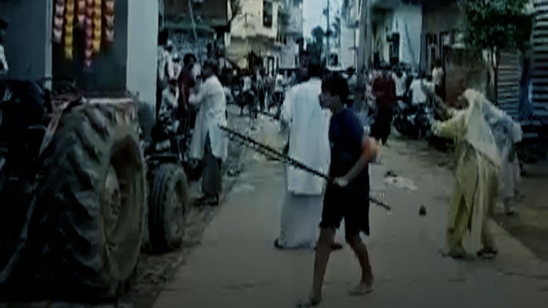 300 रुपये की उधारी पर चले लाठी-डंडे; Video