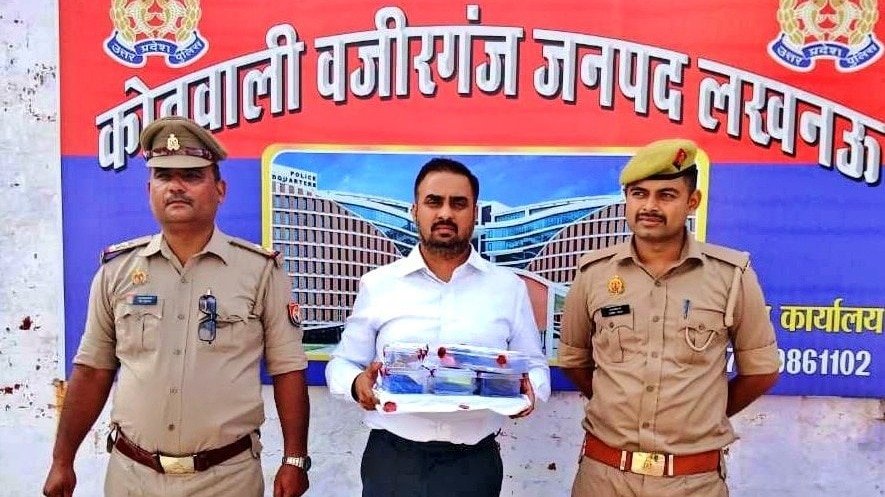 लखनऊ में पकड़ा गया फर्जी अफसर सौरभ त्रिपाठी (Photo: ITG)