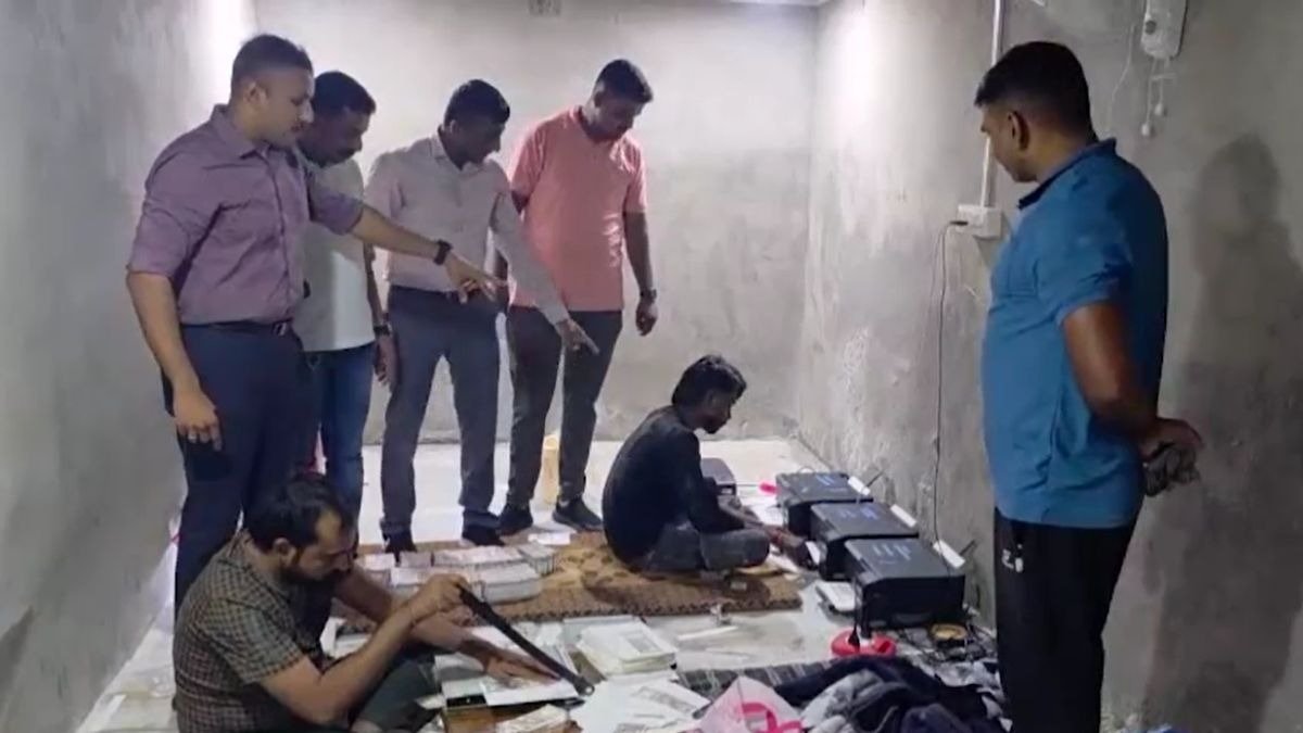 प्रिंटर से छापते थे नकली नोट. (Photo: Screengrab)