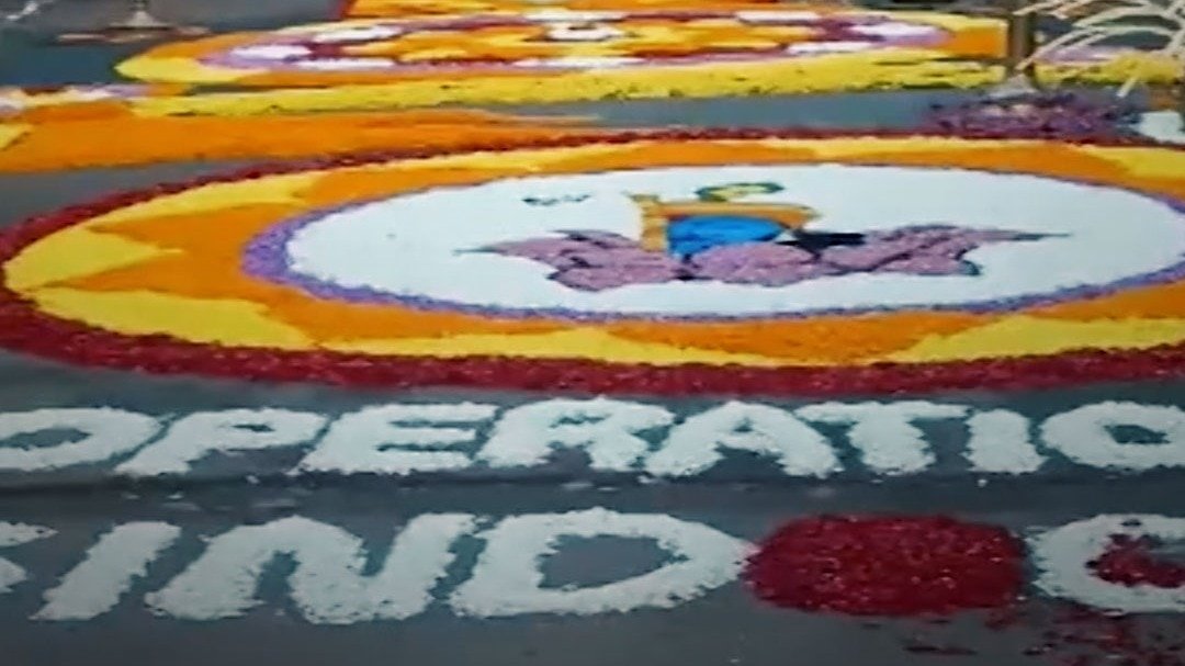 Kerala Pookalam: RSS झंडा और ‘ऑपरेशन सिंदूर’ पर FIR