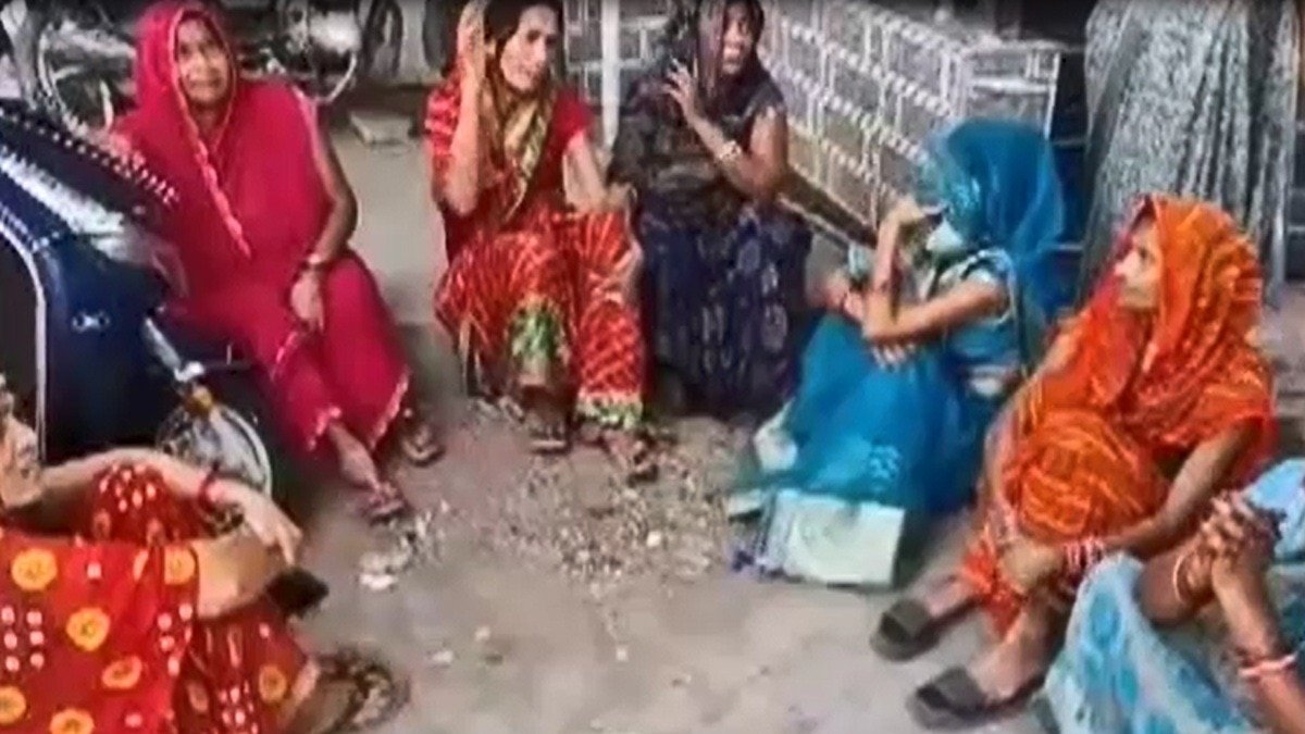 पत्नी ने लगाई फांसी, पति बचाते हुए बनाता रहा वीडिया (Photo: ITG)