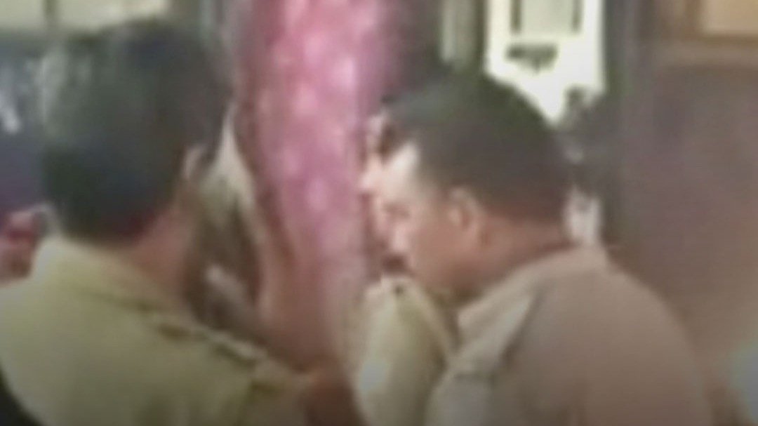 कबाड़ी बाजार के रेड लाइट एरिया में रेड