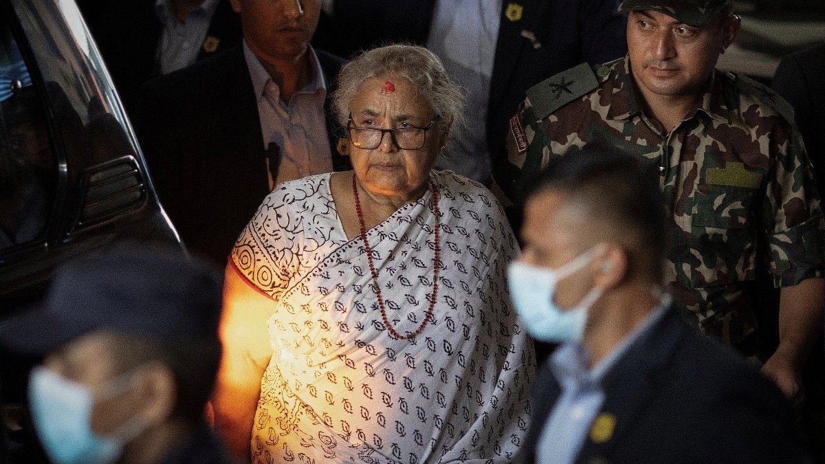 सुशीला कार्की के आवास के बाहर प्रदर्शनकारी देर रात धरने पर बैठ गए (File Photo: Reuters)