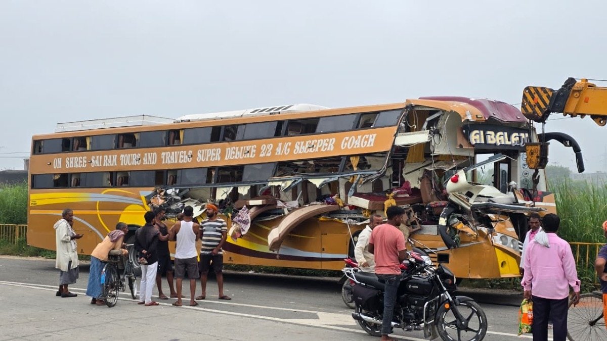 स्लीपर बस हुई हादसे का शिकार (Photo: ITG)