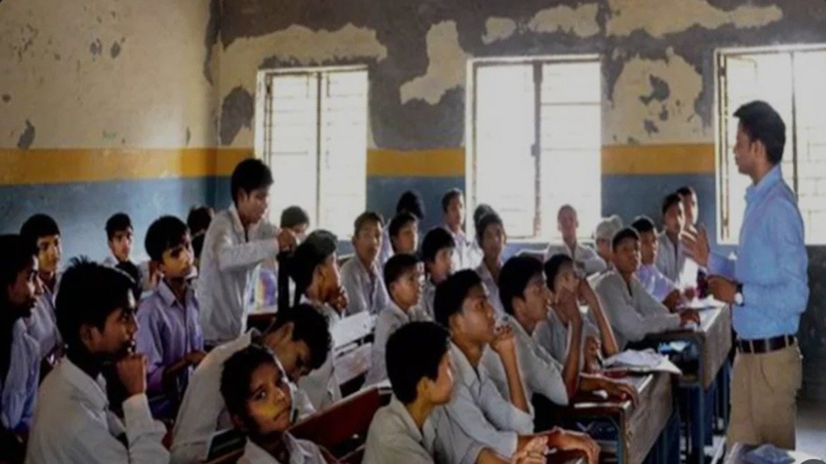 शिक्षकों को हर महीने 35,400 से 1,12,400 रुपए के साथ पेंशन और कईं भत्ते मिलेंगे. (फोटो-ITG)