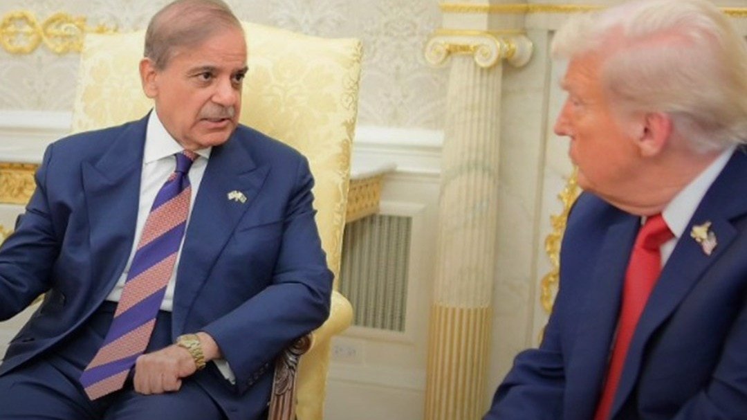 Trump के लिए बॉक्स में क्या ले गए थे Pak पीएम?