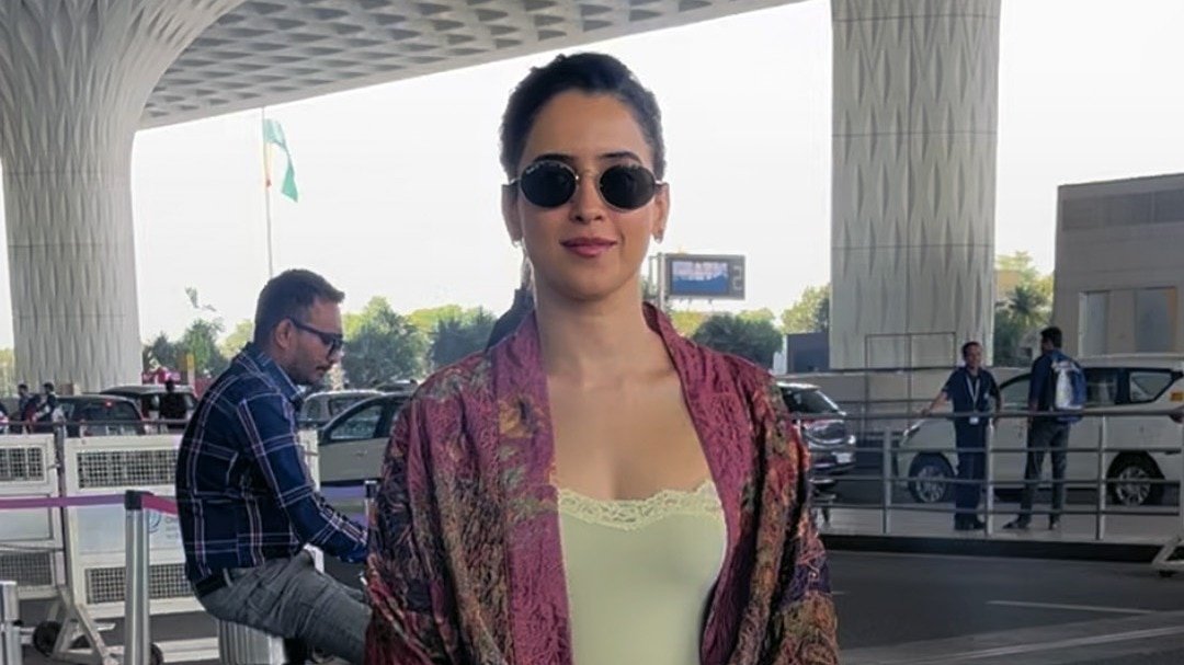 Sanya Malhotra का एयरपोर्ट फैशन देख इंप्रेस हुए फैंस!