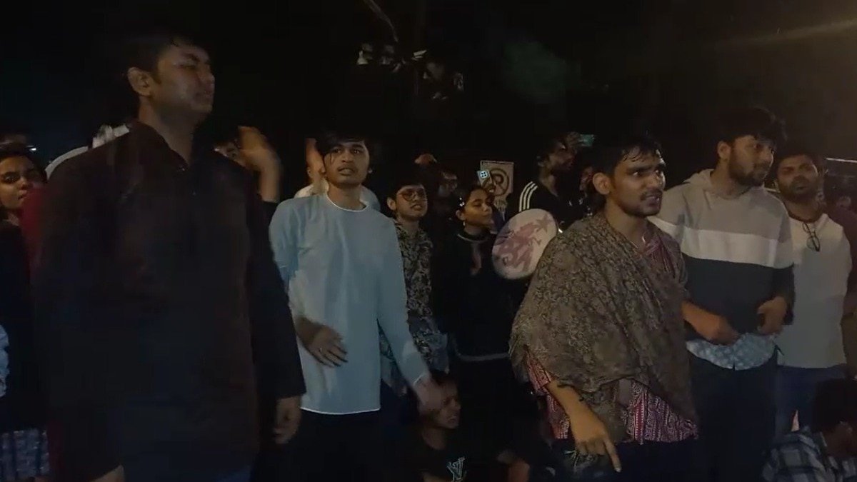हिरासत में लिए गए छात्रों में जेएनयू छात्र संघ के अध्यक्ष भी शामिल हैं. (Photo- Screengrab)