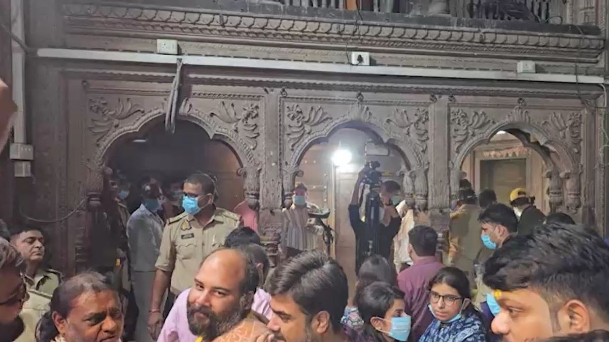 आधी सदी के बाद खुला बांके बिहारी मंदिर का खजाना. (Photo: ITG)