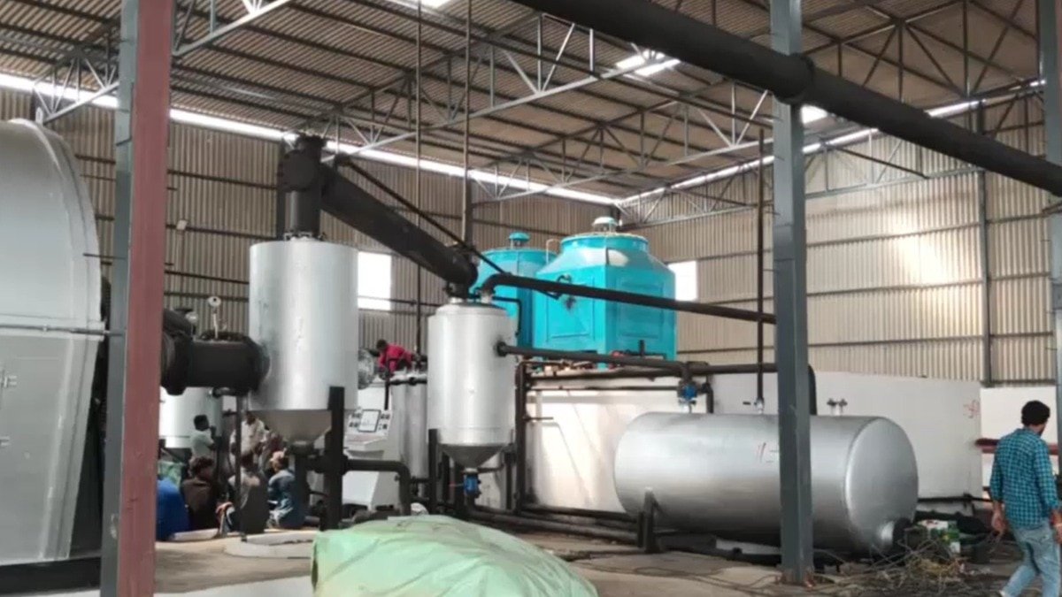 बॉयलर में वेल्डिंग के दौरान धमाका. (Photo: Rahul Kumar/ITG)