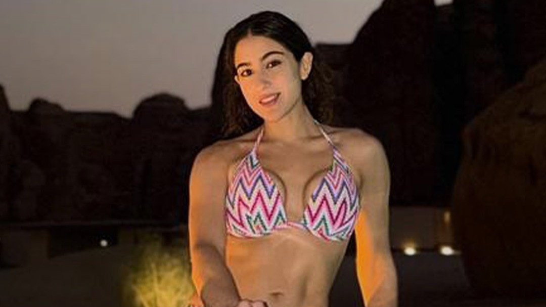 Sara Ali Khan का बिकिनी स्वैग, पूल में जलवा