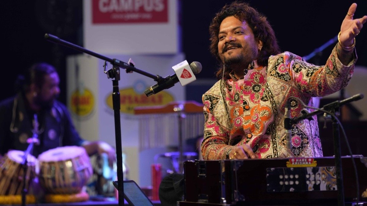 सिंगर कुमार सत्यम की आवाज में साह‍ित्य आजतक पर सुनें- 'तुम्हारी दौलत नई-नई है...'