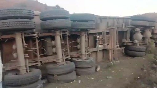 ट्रेलर-टैंकर में भिड़ंत.(Photo: Screengrab)