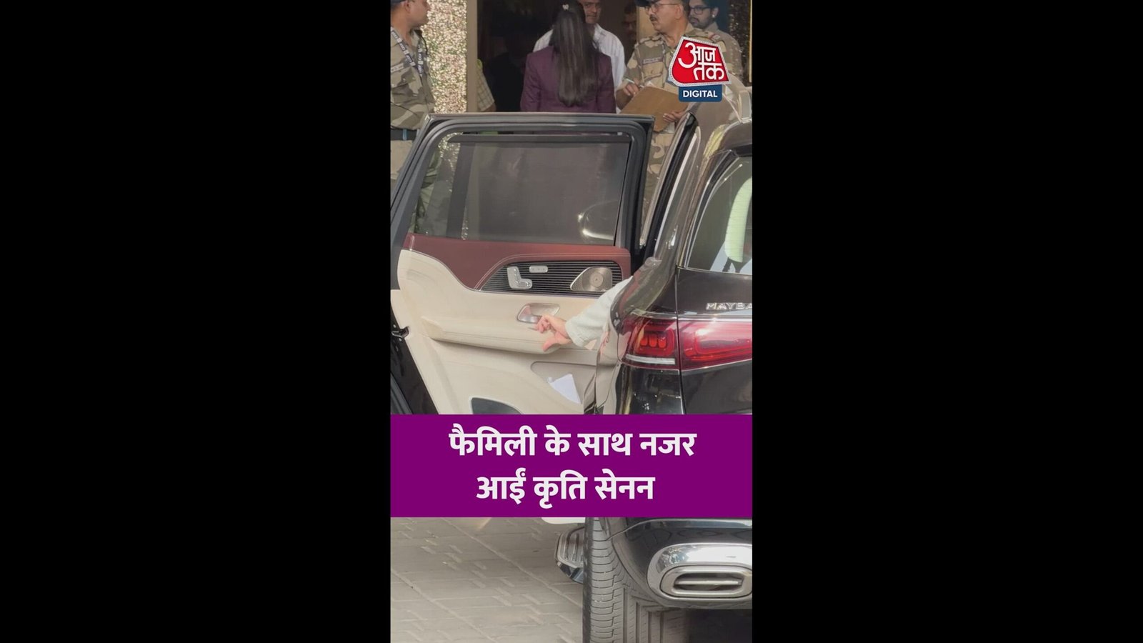 फैमिली के साथ एयरपोर्ट पर नजर आईं कृति सेनन