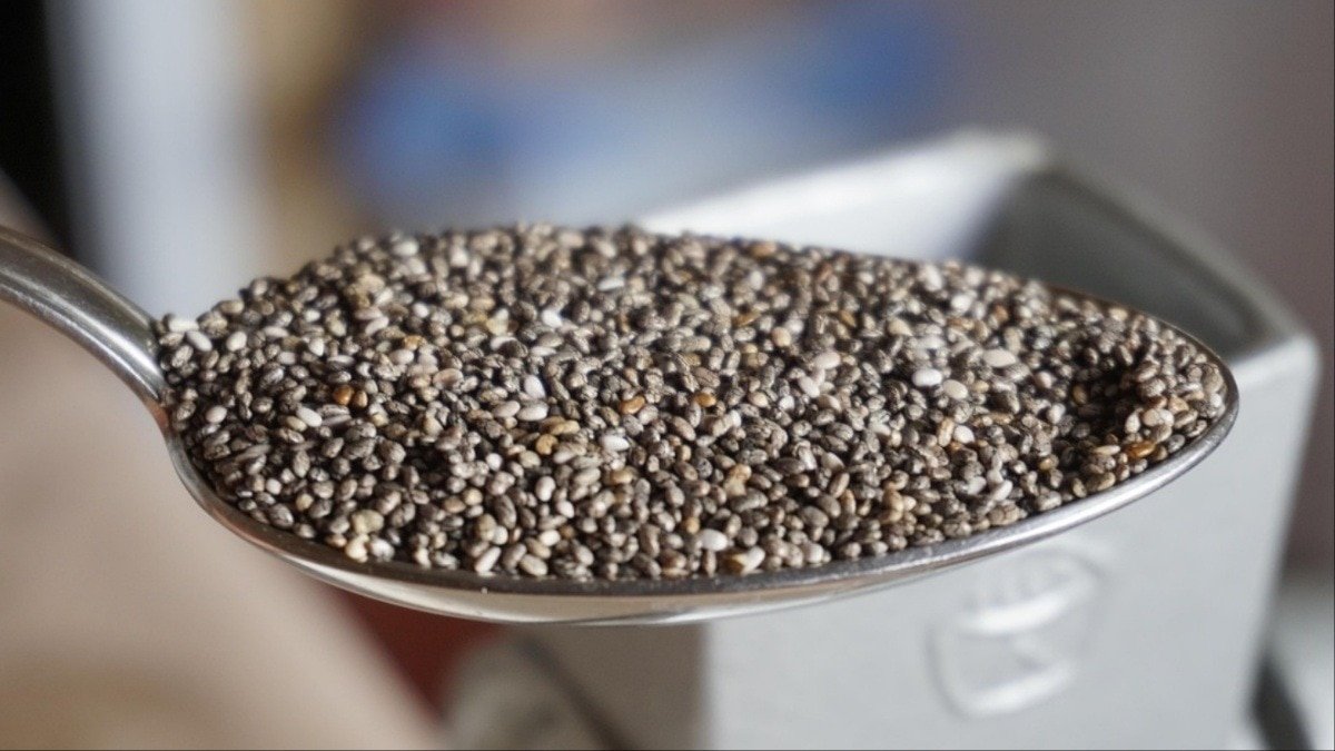 रात में चिया सीड्स खाने के फायदे (Photo- Pixabay)