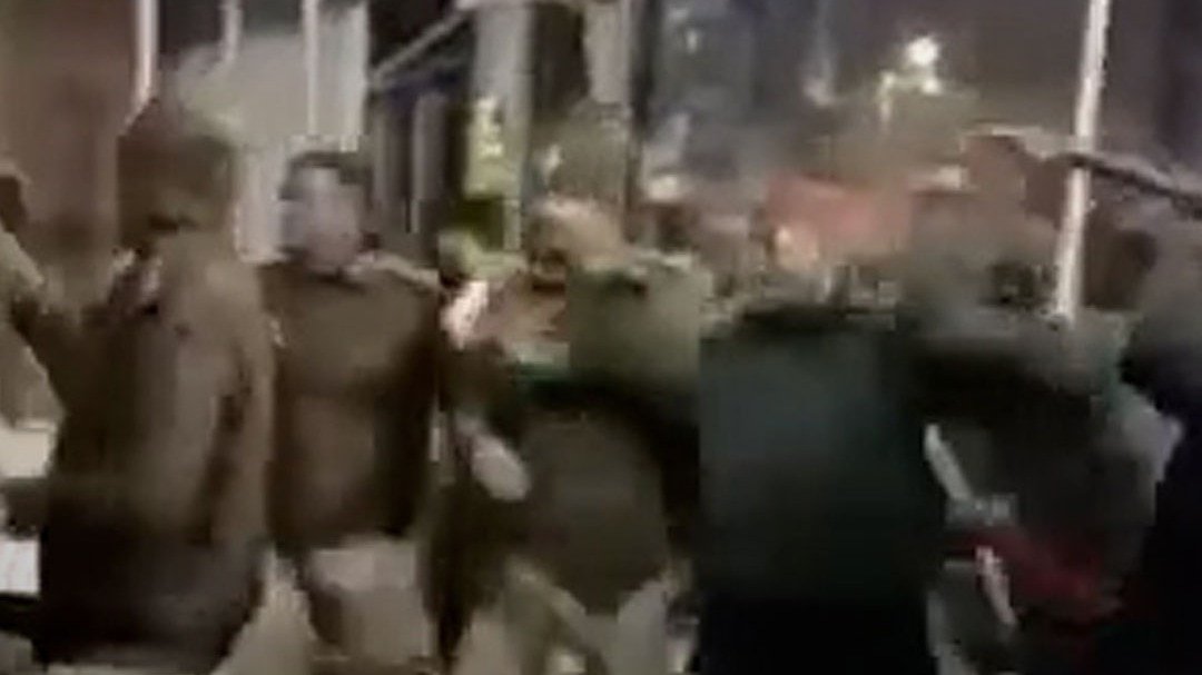 जबलपुर में भजिया को लेकर मचा बवाल