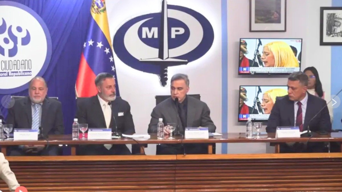 वेनेजुएला के अटॉर्नी जनरल ने प्रेस कॉन्फ्रेंस में अमेरिका पर गंभीर आरोप लगाए. (Photo: AP, Screengrab)