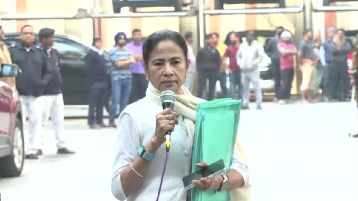 ईडी रेड के दौरान मुख्यमंत्री ममता बनर्जी पहुंच गईं